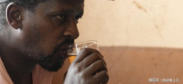 股票配资专业知识 跨国啤酒巨头砸钱打广告，自酿酒贴不爱国标签，背后用心很险恶